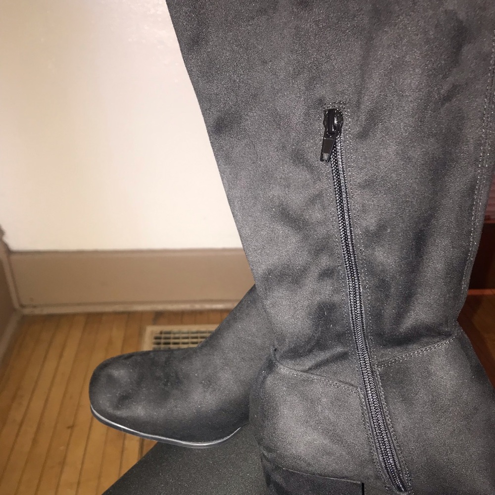Boots - Picture 4 of 4